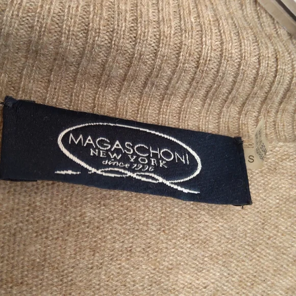 MAGASHONI New York 100 % cashmere cardigan size S